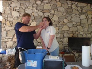 image of Shellie Willoughby kissing fish