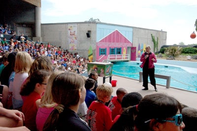 image of Jari Askins welcoming students at ScienceFest