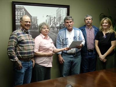 image of Bonnie Greer presenting deed to Muskogee County CD.